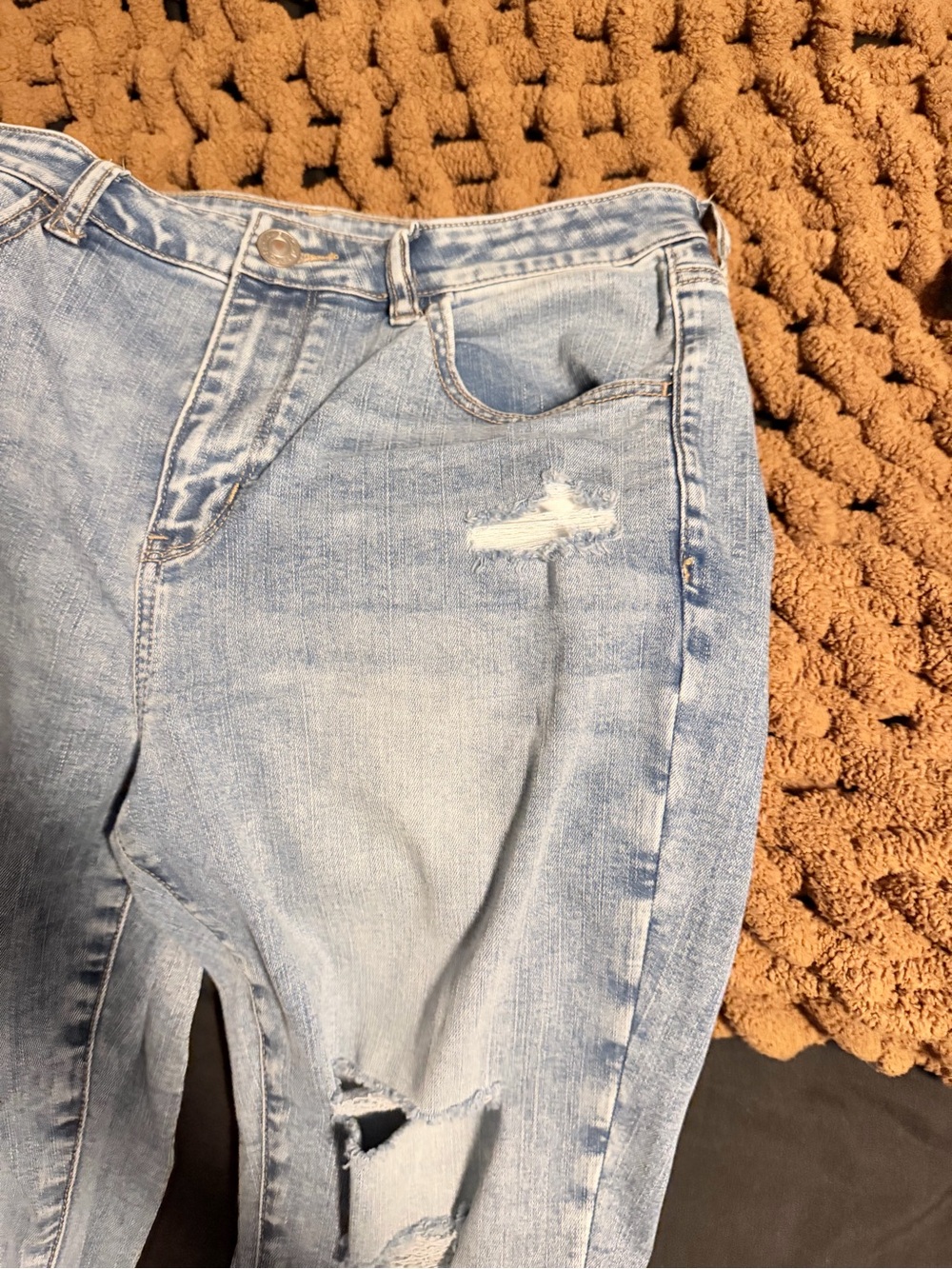 Light Wash Distressed Women’s Jeans